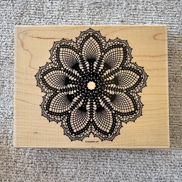 Stampin' Up Hello Doily red rubber Large Stamp NWOT - Picture 1 of 2